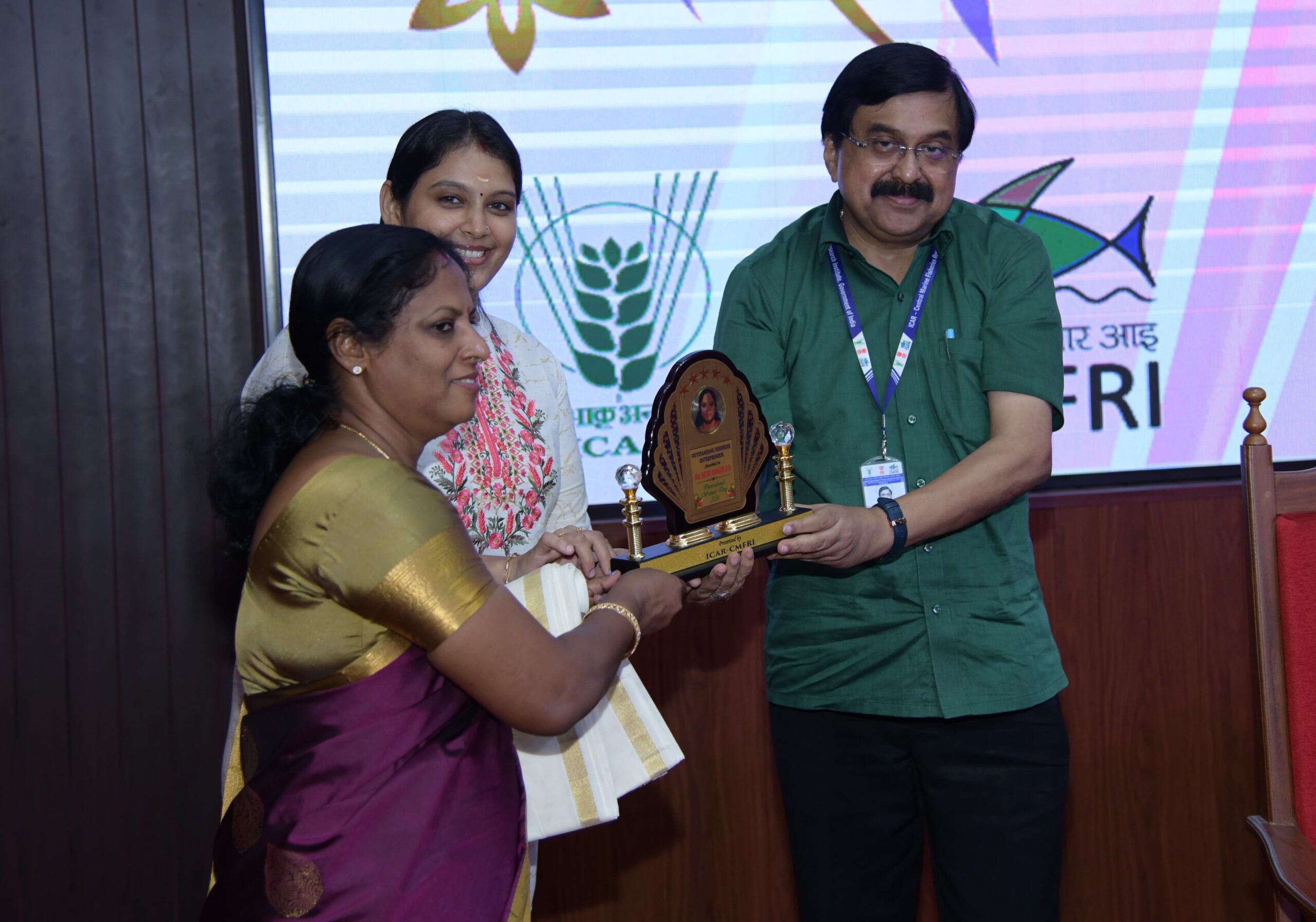 ( Women shine in fisheries: CMFRI recognizes Ivy Jose and Rathikumari )