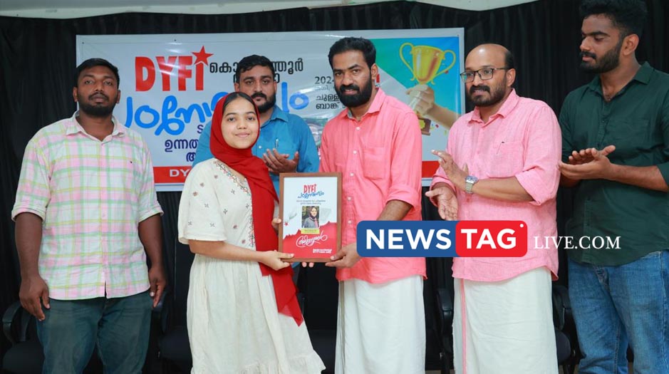 DYFI kodiyathur honours SSLC Plus two winners