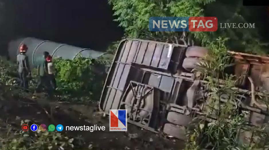bus fell into a ditch near the Mumbai Express Highway