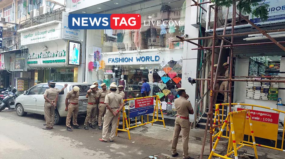 5 member family found dead inside car in Tamilnadu