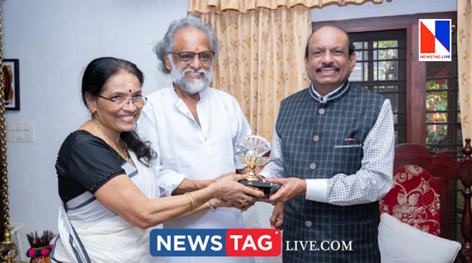 M A Yusuffali visits Kaithapram Damodaran Namboothiri at his home