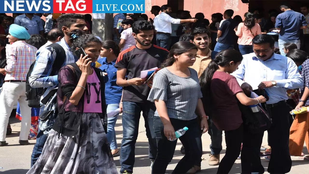Four-year degree examinations: time extended