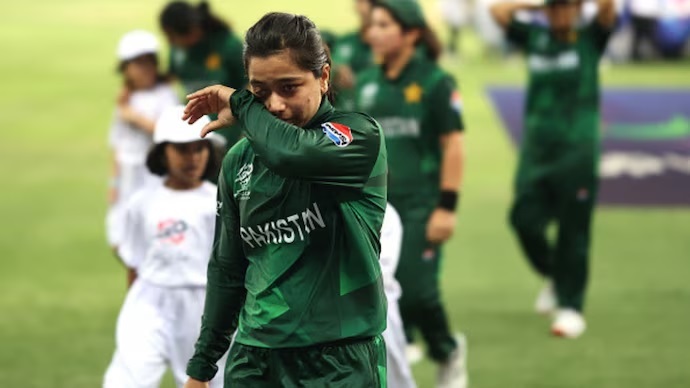 Pak captain Fatima Sana tears during national anthem