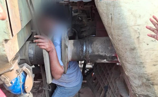 Railway Worker Gets Trapped While Moving Train and Crushed To Death