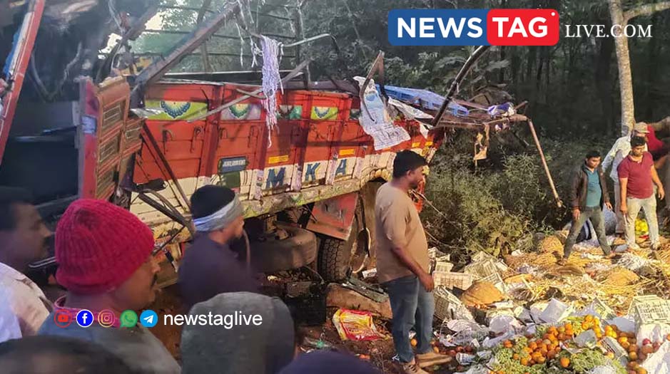 Lorry overturns in Karnataka