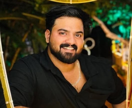 Malayali youth died in a car accident in Saudi Arabia.