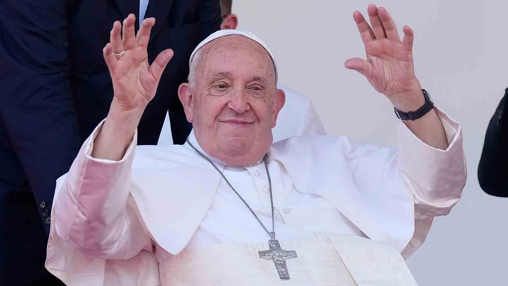Pope breathes without the help of machines, health condition improves significantly