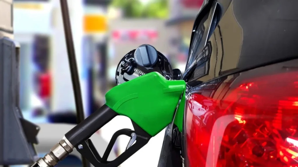 UAE announces fuel prices: here a full tank cost in June 2025