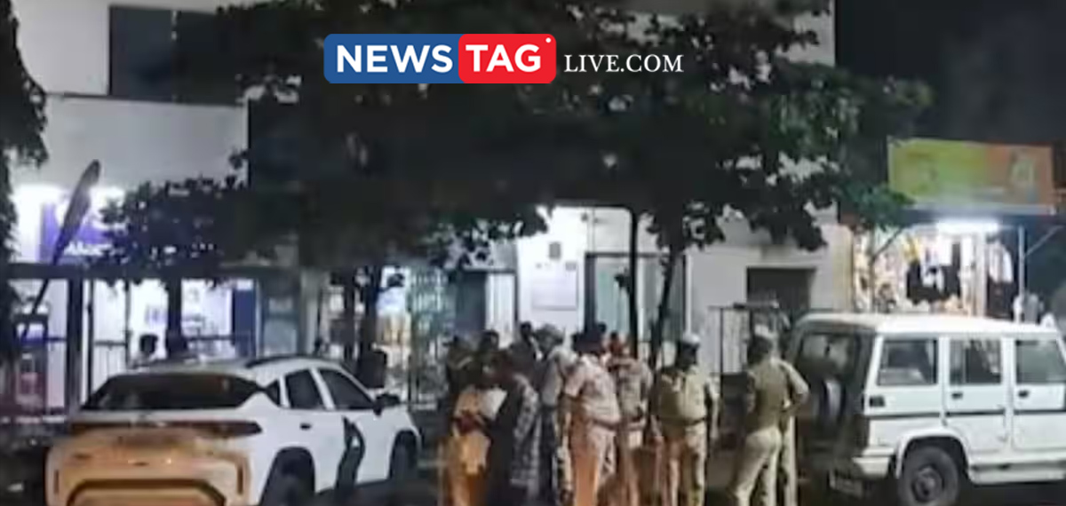 20 crore worth ornaments and 1 crore rupees looted from SBI branch
