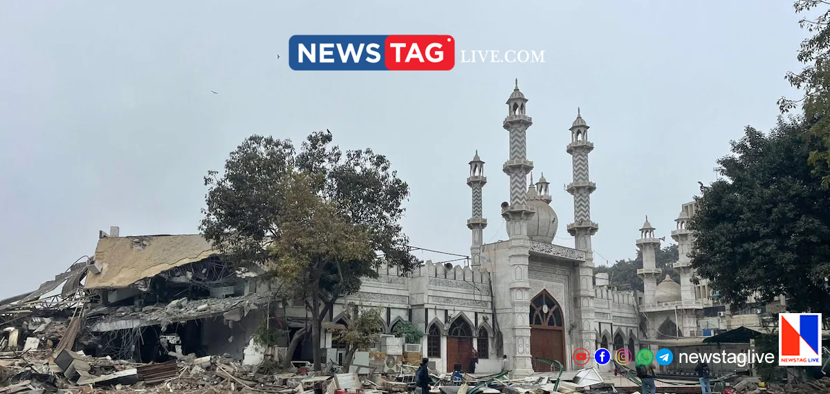 Stones Thrown At Cops During Demolition Drive Near Delhi Mosque