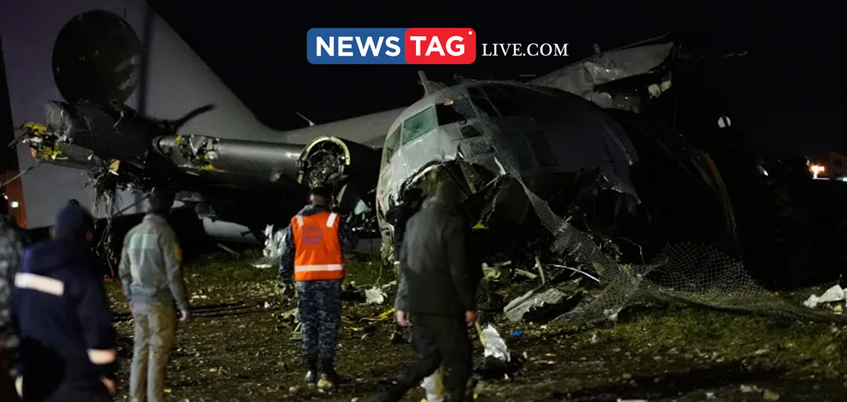 plane carrying bank notes crashed on highway killed 20