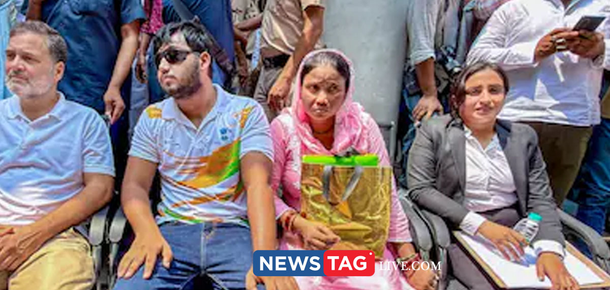 Rahul Gandhi protest in delhi demanding register FIR over pellet attack
