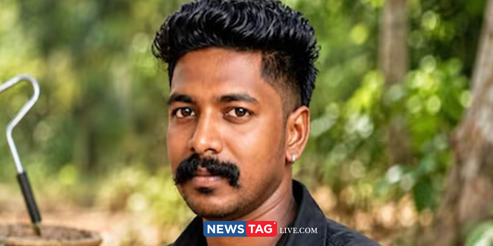 Snake rescuer dies after snake bite him
